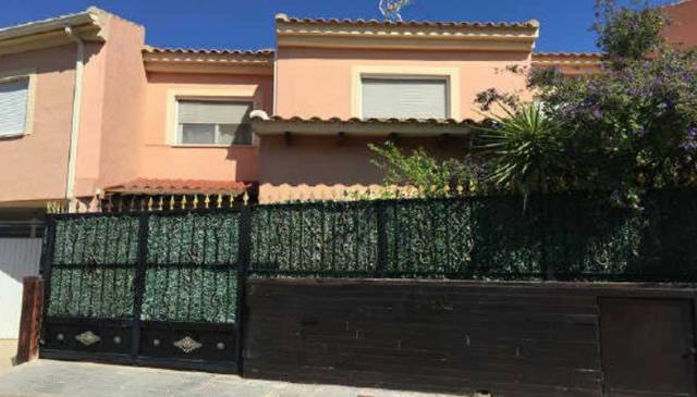 Casa adosada en Venta en Av Europa en Bigastro