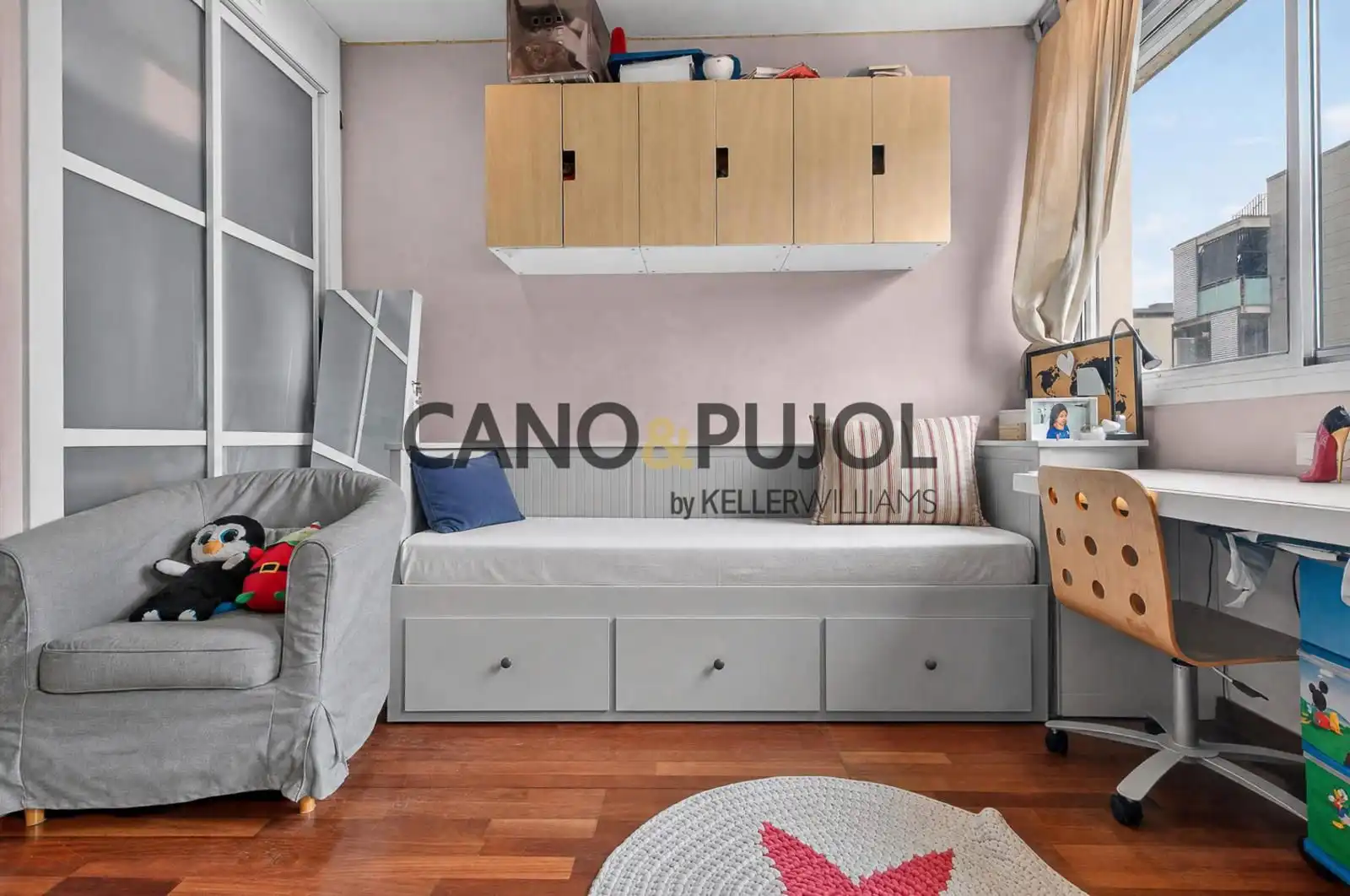 Sala d'estar de Pis en venda en Sant Cugat del Vallès amb Aire condicionat, Calefacció i Parquet