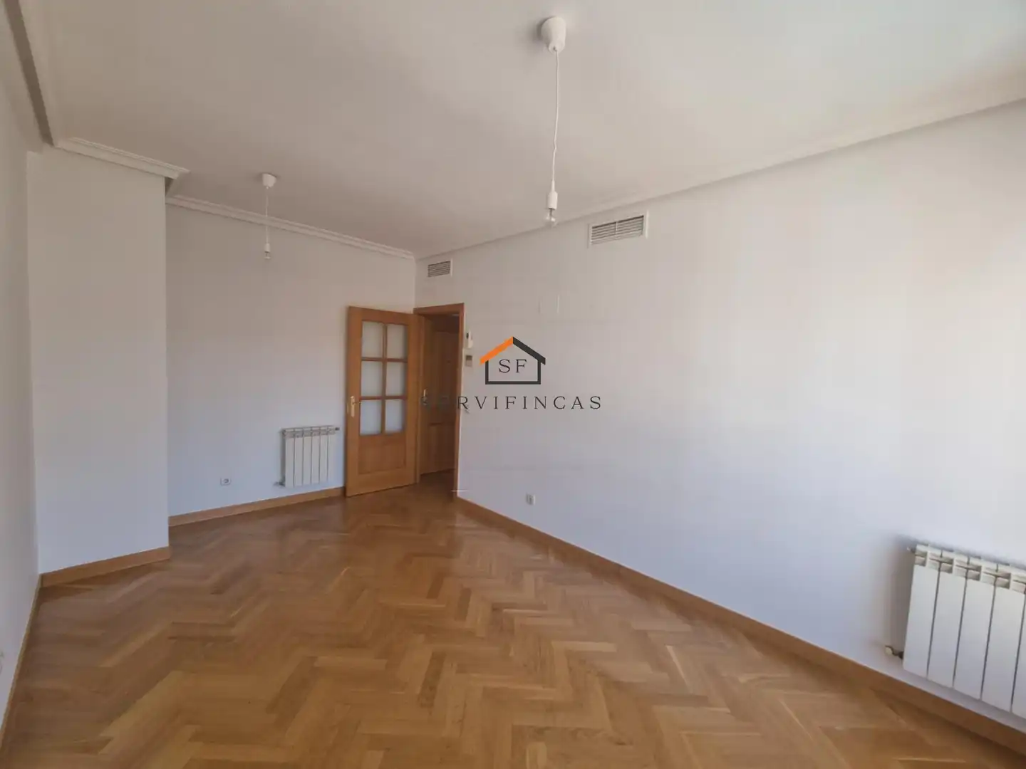 Bedroom of Flat for rent in Madrid  with Heating, Parquet flooring and Storage room