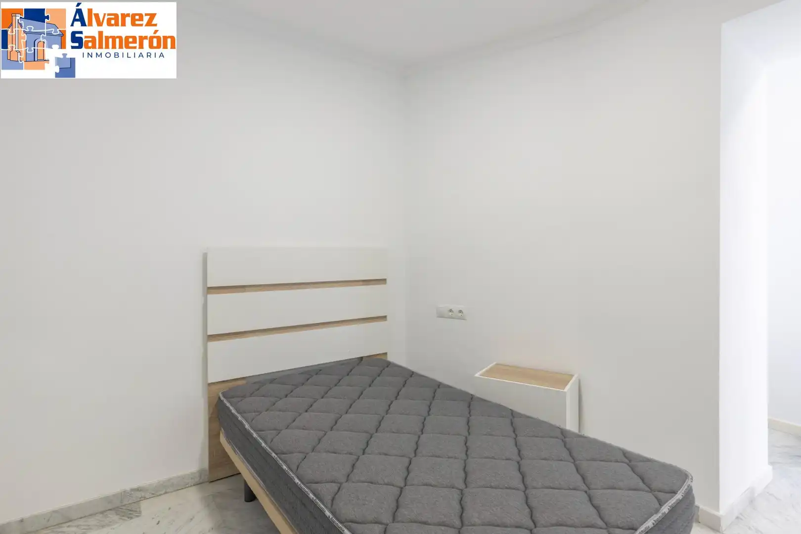 Bedroom of Flat for rent in Granada  with Air Conditioner and Furnished