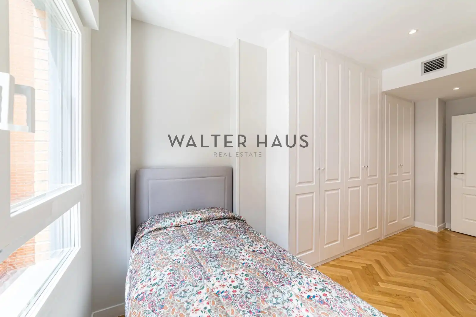 Bedroom of Flat for sale in Madrid  with Air Conditioner, Heating and Storage room