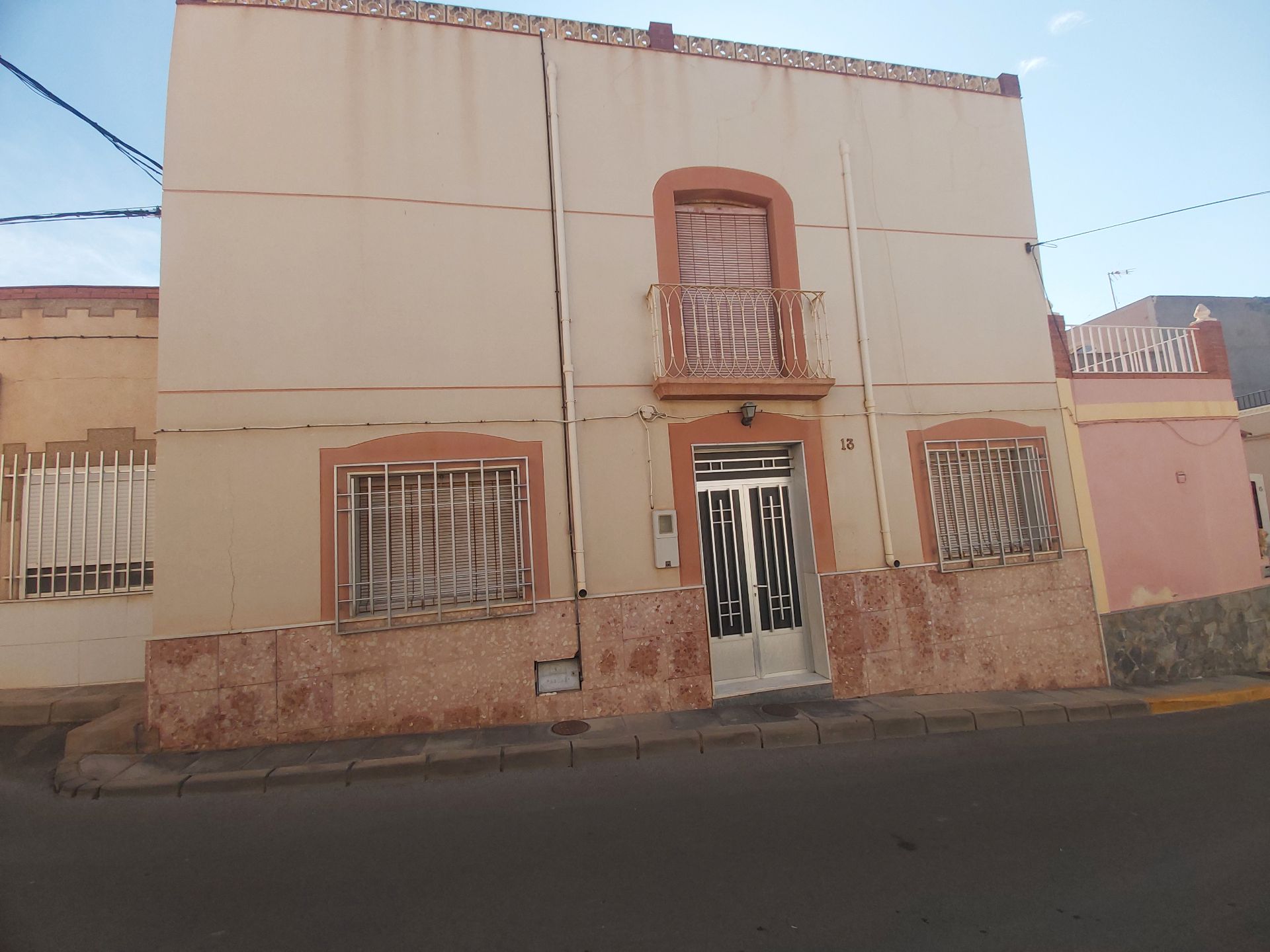Vista exterior de Casa o xalet en venda en Tabernas amb Moblat i Balcó