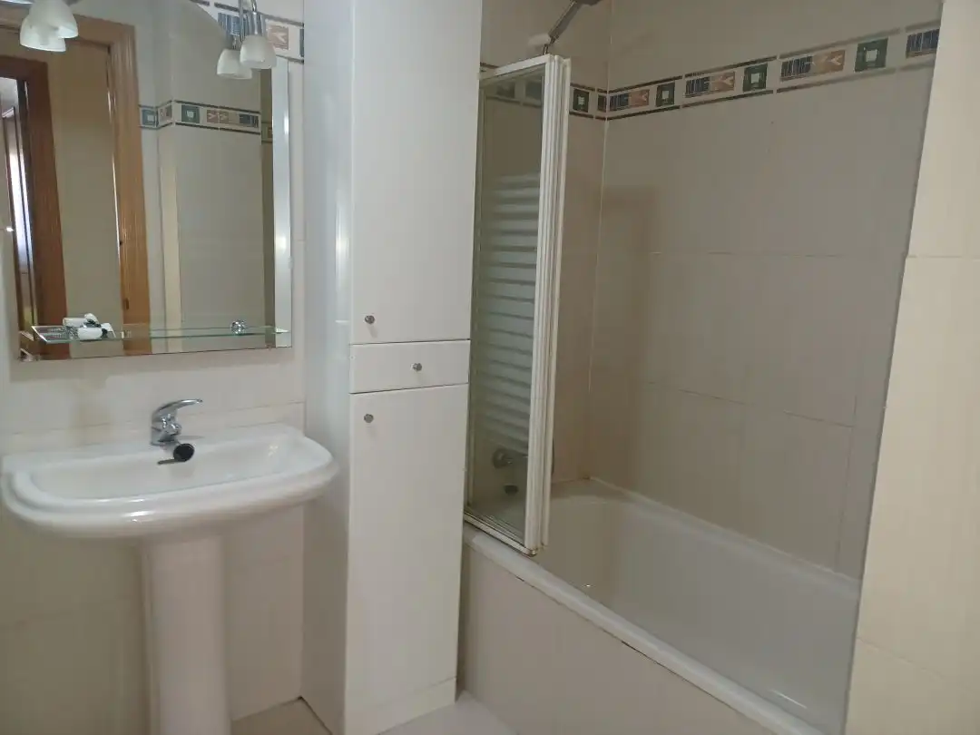 Bany de Pis en venda en Santo Domingo de la Calzada amb Calefacció, Jardí privat i Parquet