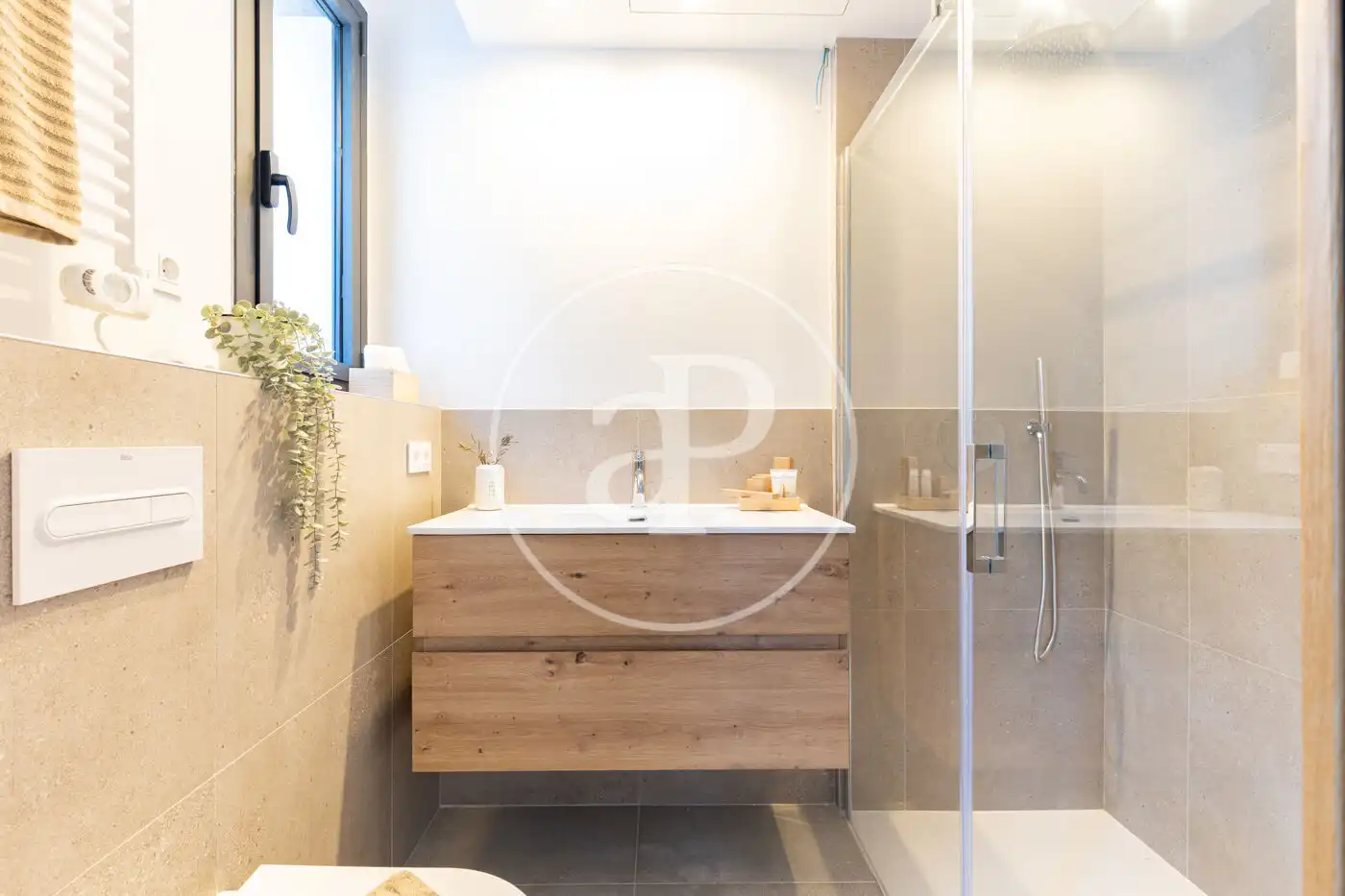 Badezimmer von Wohnung zum Verkauf in Sant Cugat del Vallès mit Klimaanlage, Heizung und Privatgarten