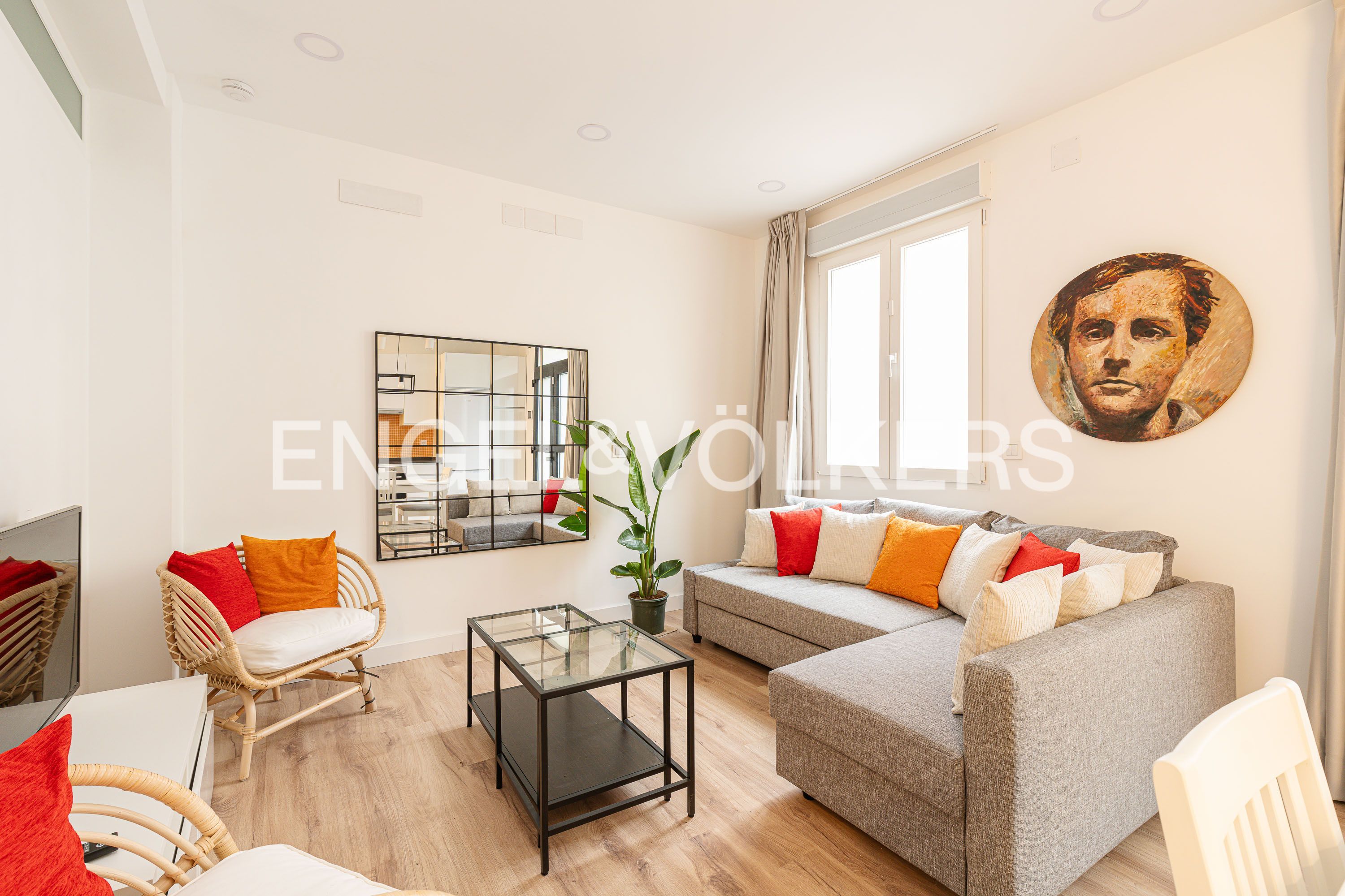 Living room of Flat for sale in  Madrid Capital  with Heating, Parquet flooring and Furnished