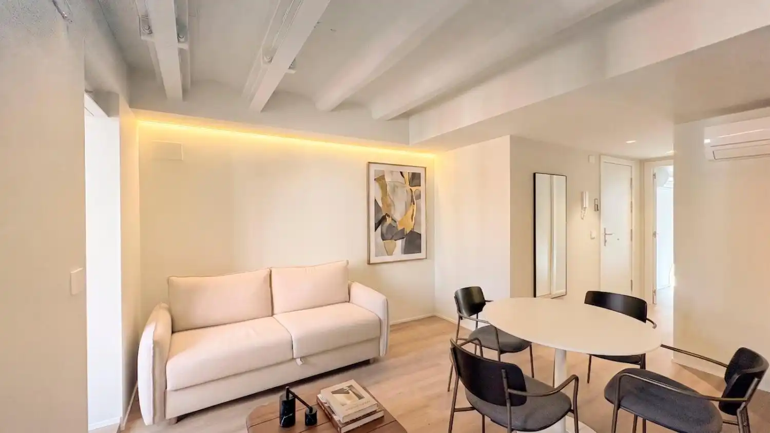 Living room of Apartments for sale in Sant Martí