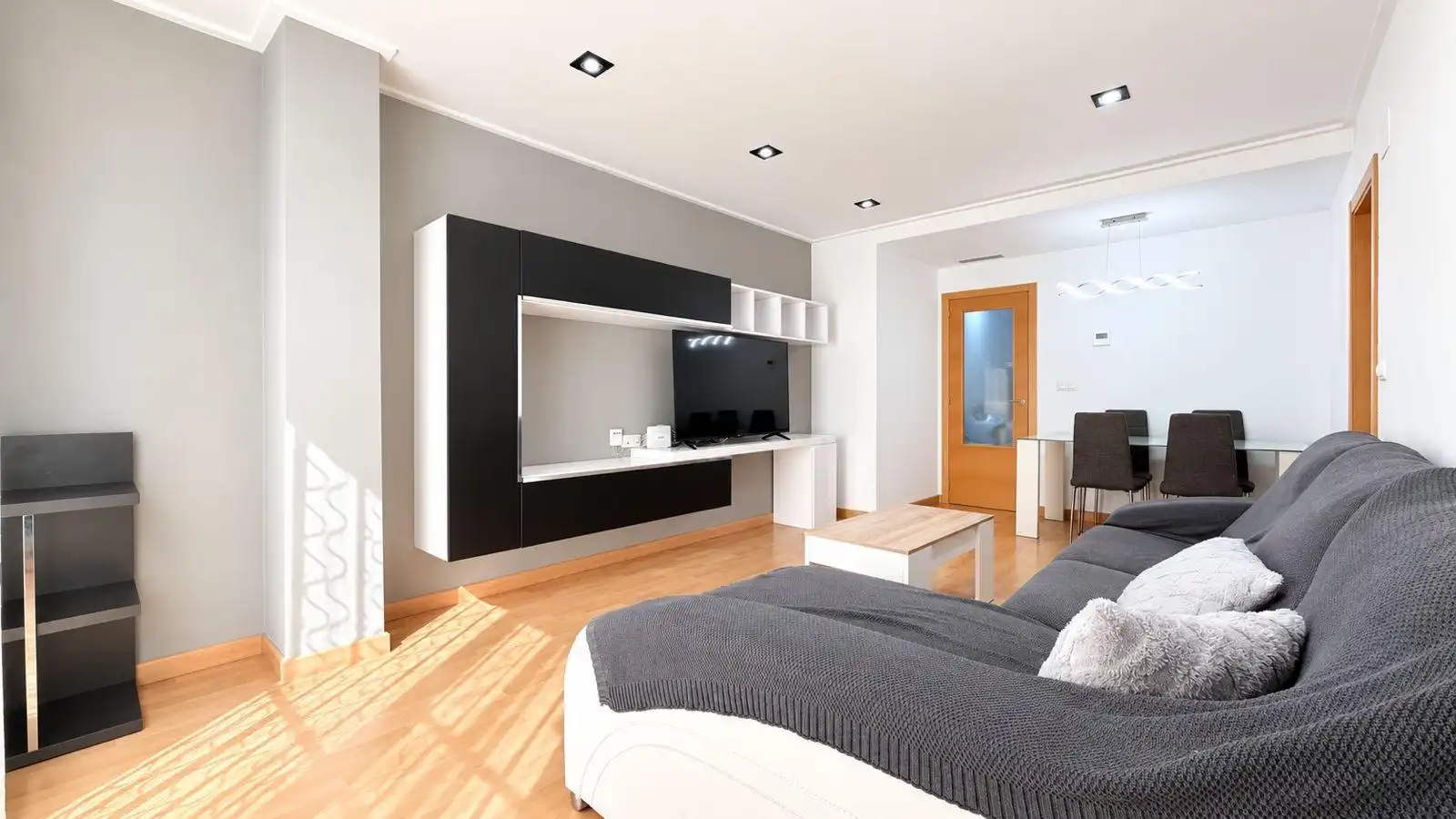 Living room of Flat for sale in Elche / Elx  with Air Conditioner, Parquet flooring and Furnished