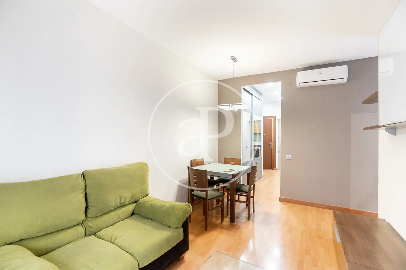 Sala de estar de Piso en venta en Barcelona con Calefacción y Amueblado