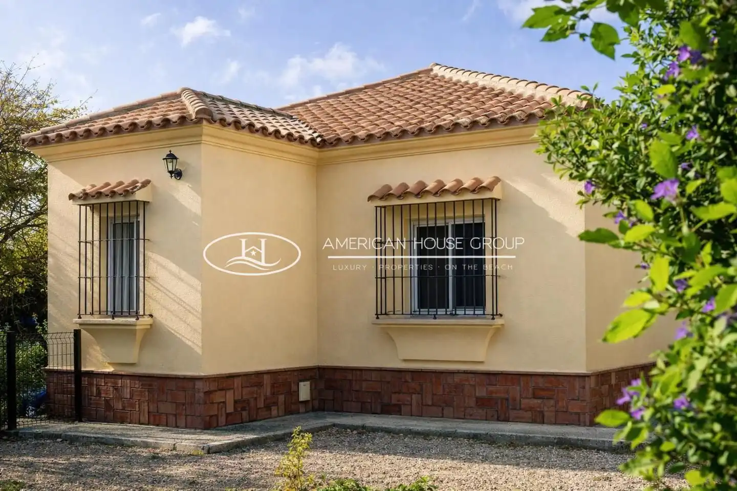 Exterior view of Houses for sale in Chiclana de la Frontera  with Air Conditioner and Private garden