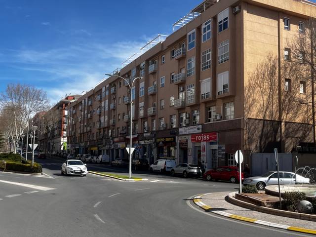 Local comercial en Alquiler en Avenida de Juan Carlos I, 63 en Ibi