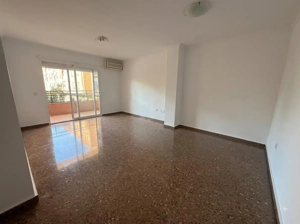 Vista exterior de Piso de alquiler en Valencia con Aire acondicionado, Terraza y Balcón