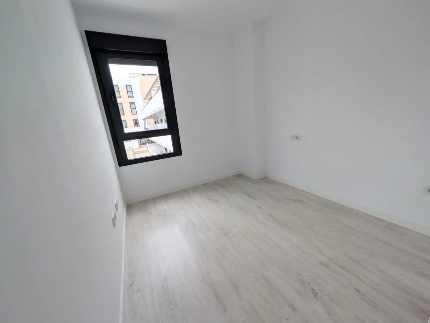 Schlafzimmer von Wohnung zur Miete in Camas mit Klimaanlage, Heizung und Terrasse