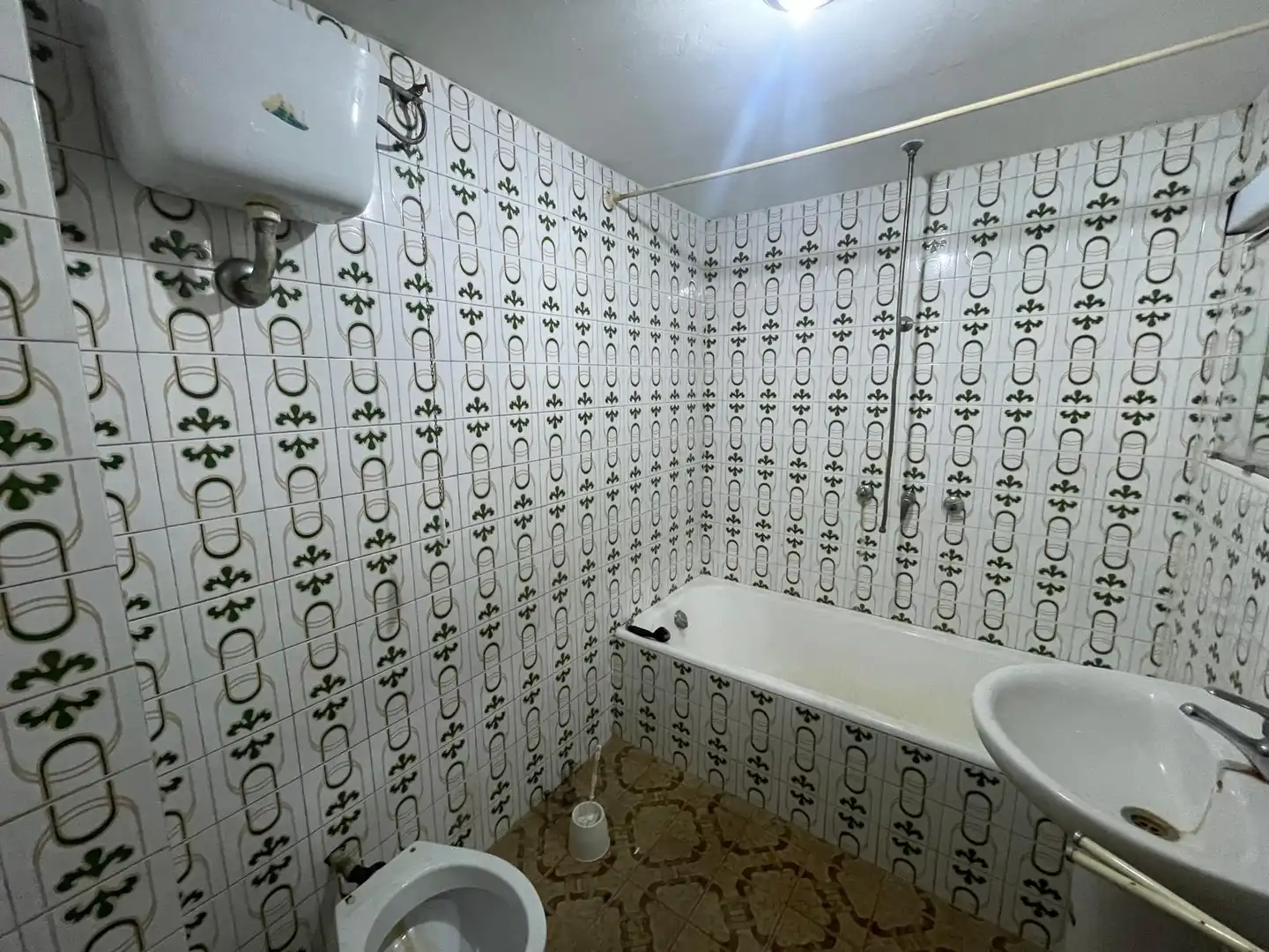 Baño de Piso en venta en Zaragoza con Calefacción y Balcón