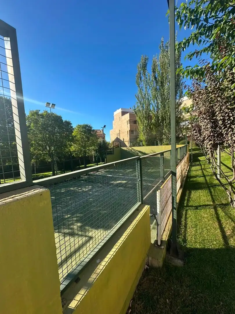 Vista exterior de Casa o xalet en venda en Cáceres amb Aire condicionat, Calefacció i Jardí privat