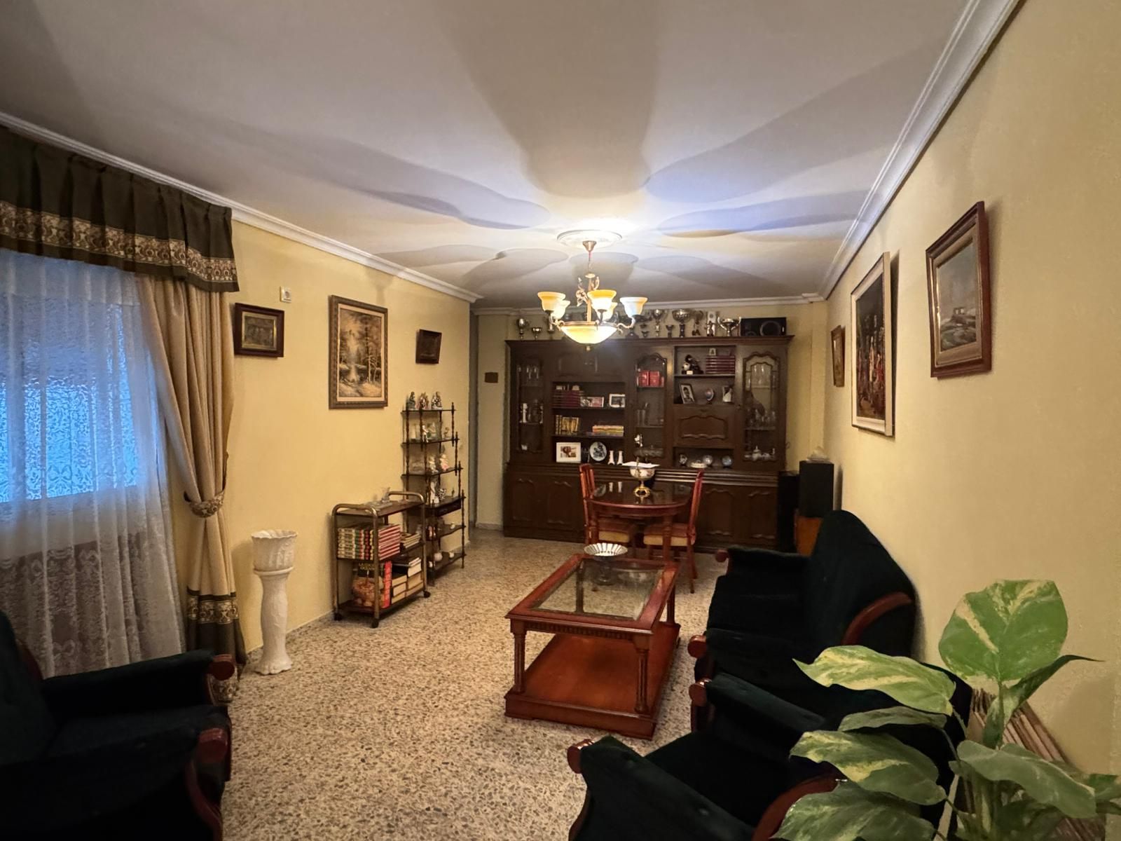 Sala de estar de Piso en venta en  Sevilla Capital con Trastero