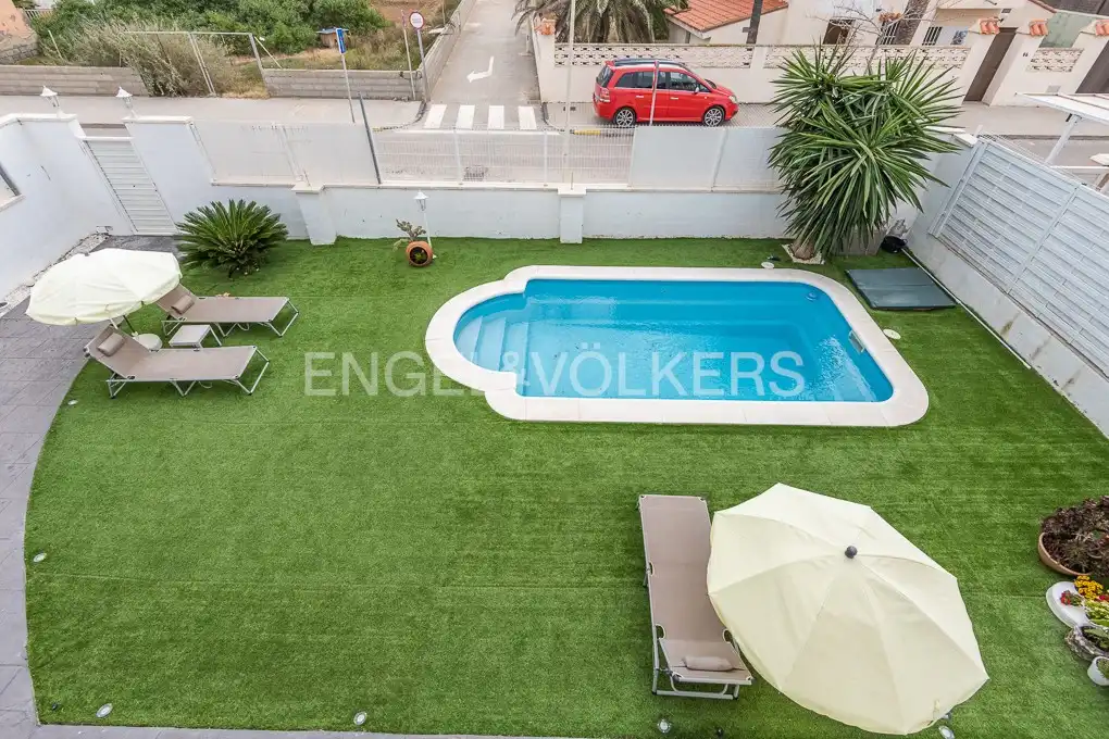 Casa o xalet en venda a Carrer la Plana Baixa, La Torre - Playa de Chilches