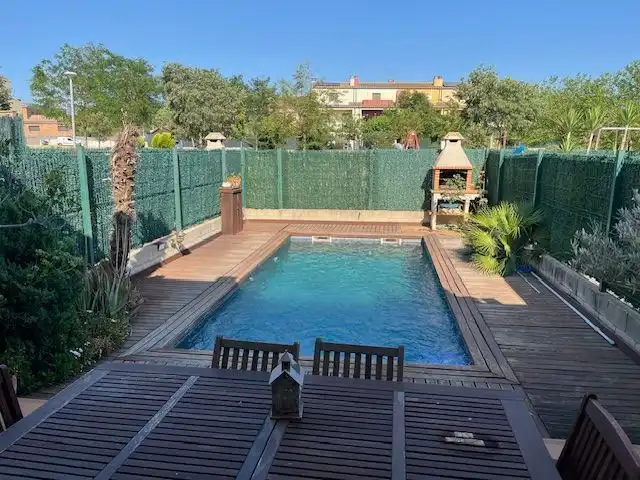 Piscina de Casa adosada en venta en Llagostera con Aire acondicionado, Calefacción y Jardín privado
