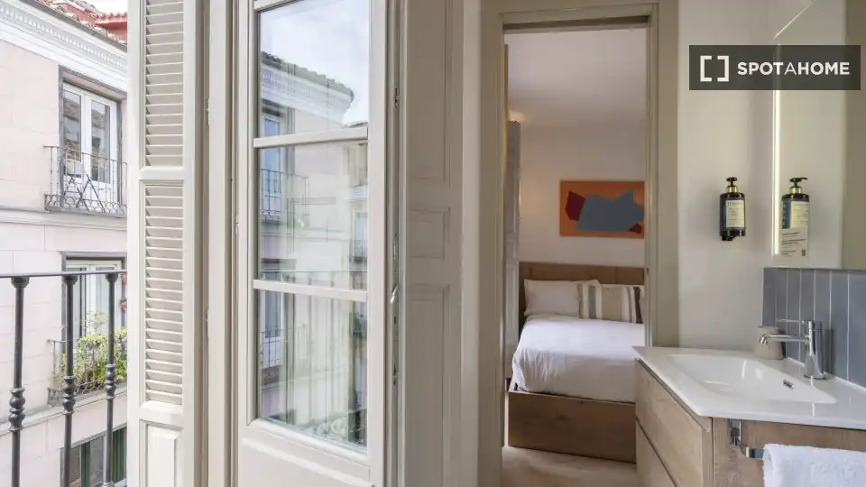 Bedroom of Houses for share in Madrid  with Air Conditioner, Terrace and Furnished