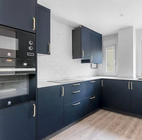 Piso en Venta en Calle de Bayona en Guindalera