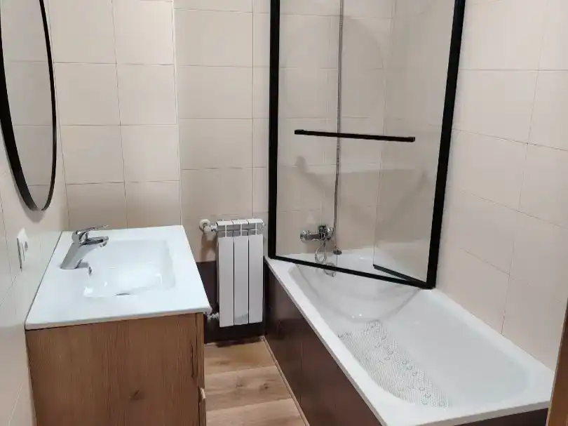 Badezimmer von Wohnung zur Miete in Reocín