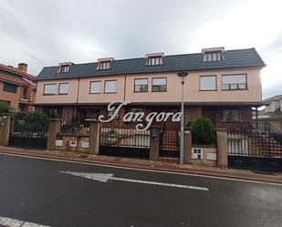 Vista exterior de Casa adosada en venda en Abanto y Ciérvana-Abanto Zierbena amb Terrassa