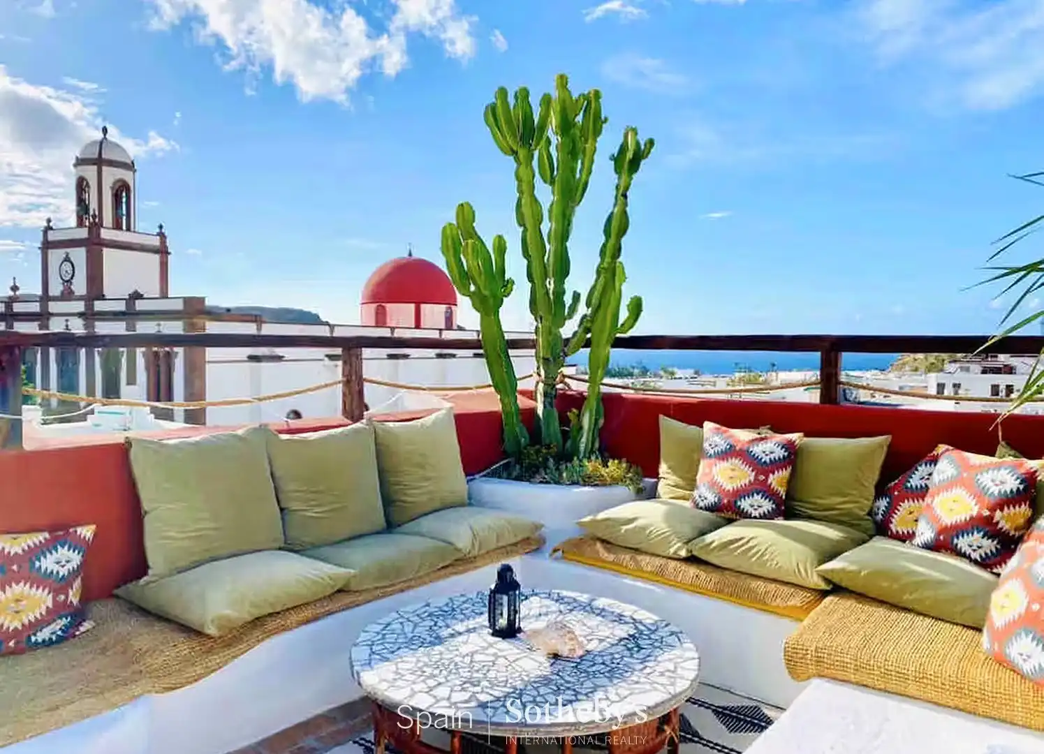 Terrasse von Einfamilien-Reihenhaus zum Verkauf in Agaete mit Klimaanlage, Privatgarten und Terrasse