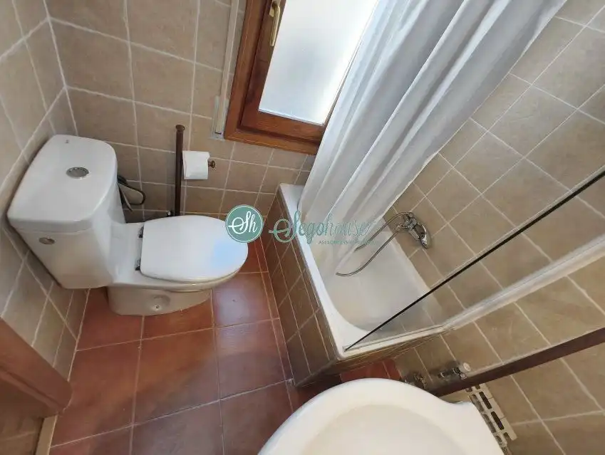 Baño de Piso en venta en Segovia con Calefacción, Parquet y Terraza