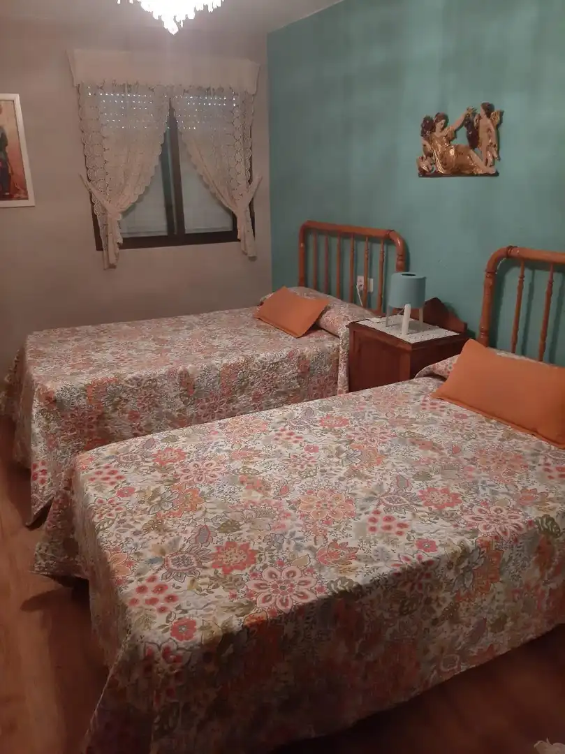Bedroom of Houses for sale in Puente de Domingo Flórez  with Heating