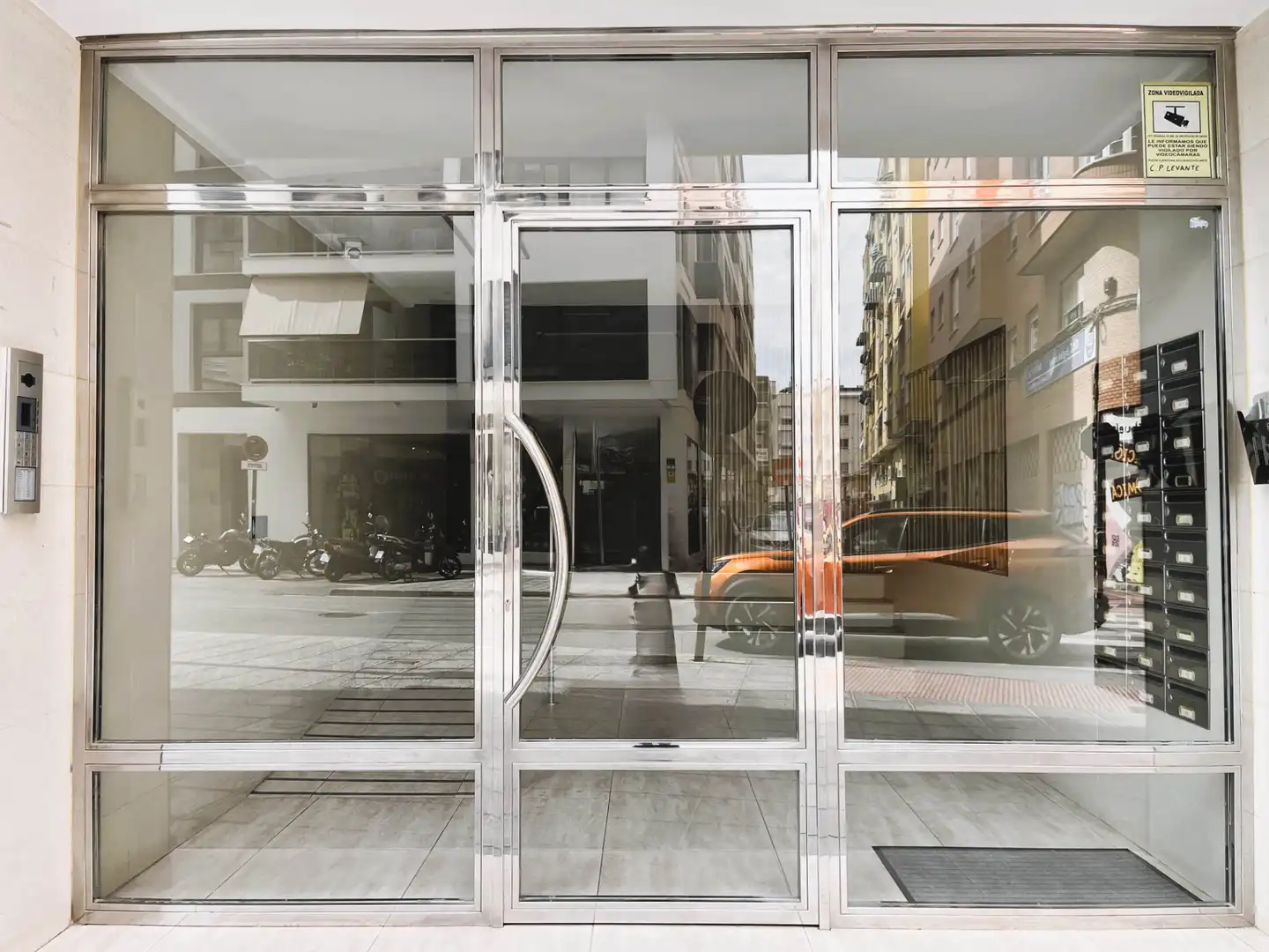 Piso con terraza en venta en Calle Luis Barcala, imagen 3
