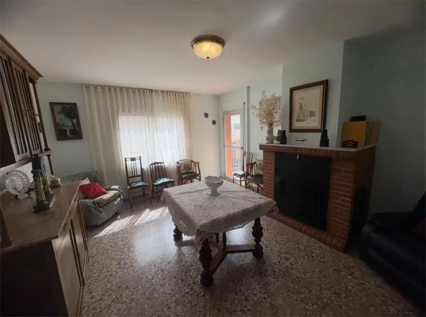 Sala d'estar de Casa adosada en venda en Utiel amb Balcó
