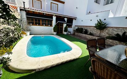 Swimming pool of House or chalet for sale in San Fernando  with Air Conditioner, Heating and Private garden