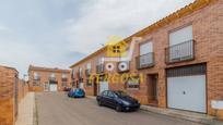 Exterior view of Single-family semi-detached for sale in Novés  with Private garden