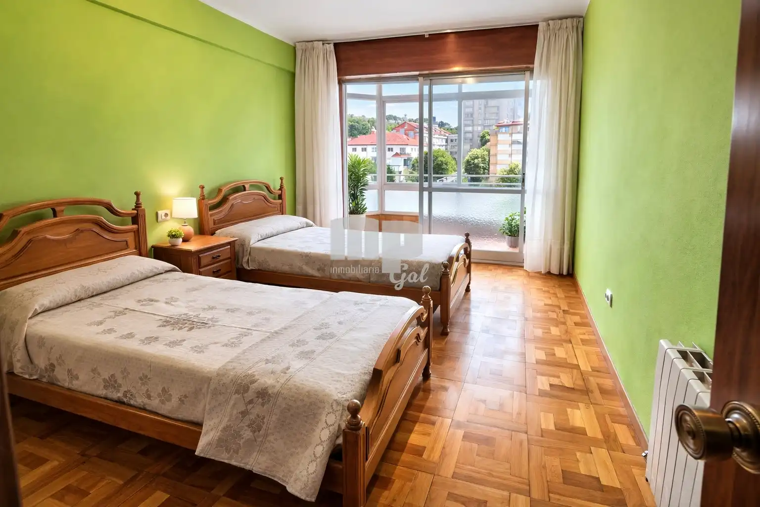 Habitación de Piso en venta en Redondela con Calefacción, Terraza y Balcón