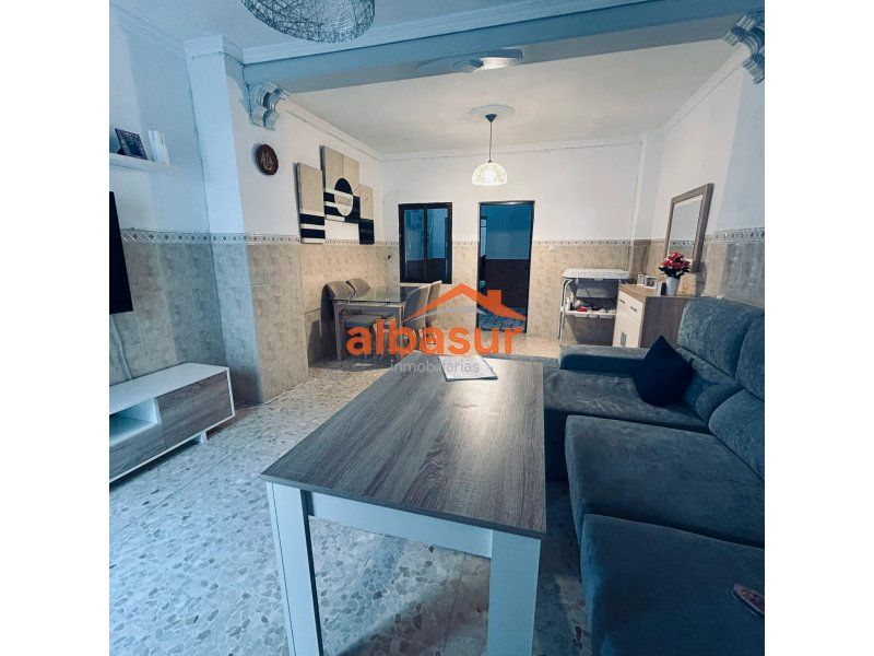 Vista exterior de Casa o xalet en venda en Fernán-Núñez amb Aire condicionat, Terrassa i Moblat