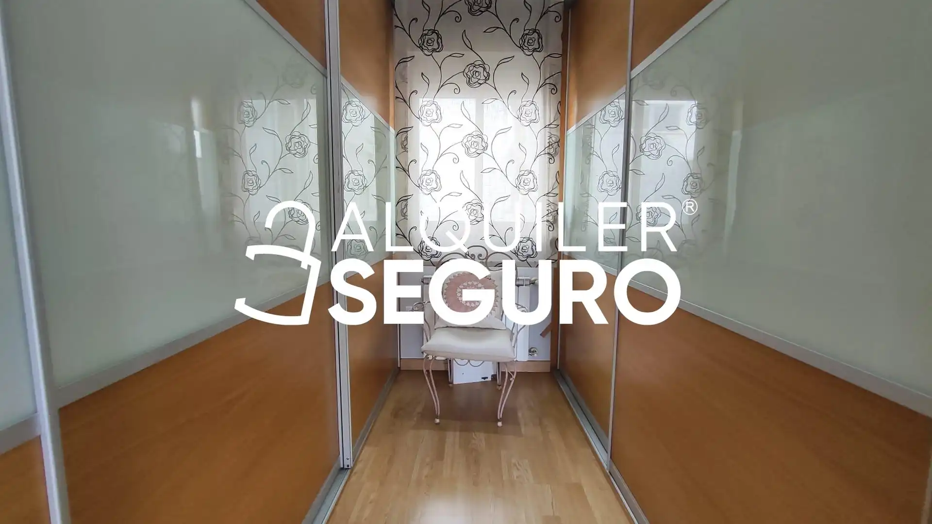 Bedroom of Flat for rent in Valencia  with Air Conditioner, Heating and Terrace
