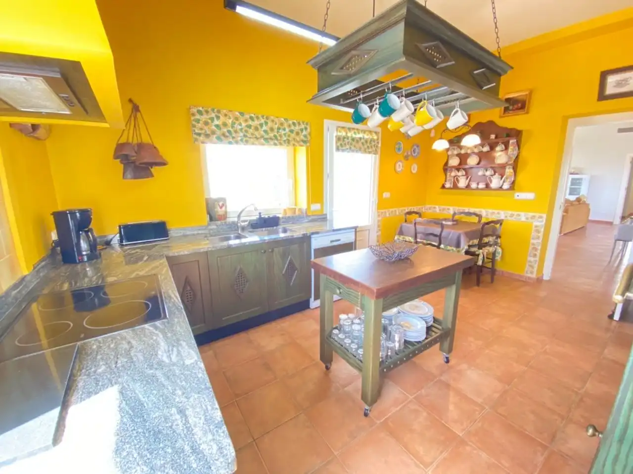 Cuina de Casa o xalet en venda en Torrox amb Aire condicionat, Jardí privat i Traster