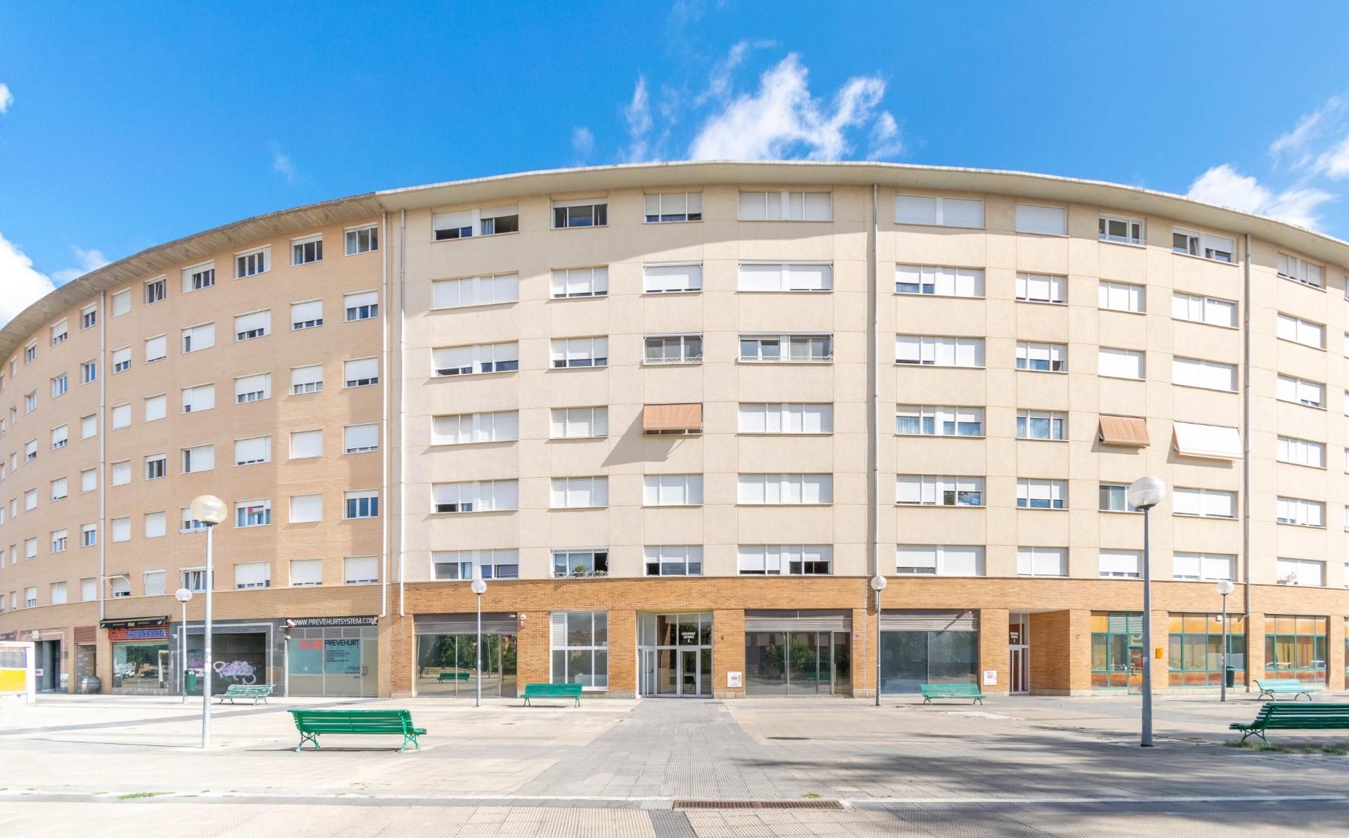 Vista exterior de Pis en venda en  Pamplona / Iruña amb Calefacció, Parquet i Traster