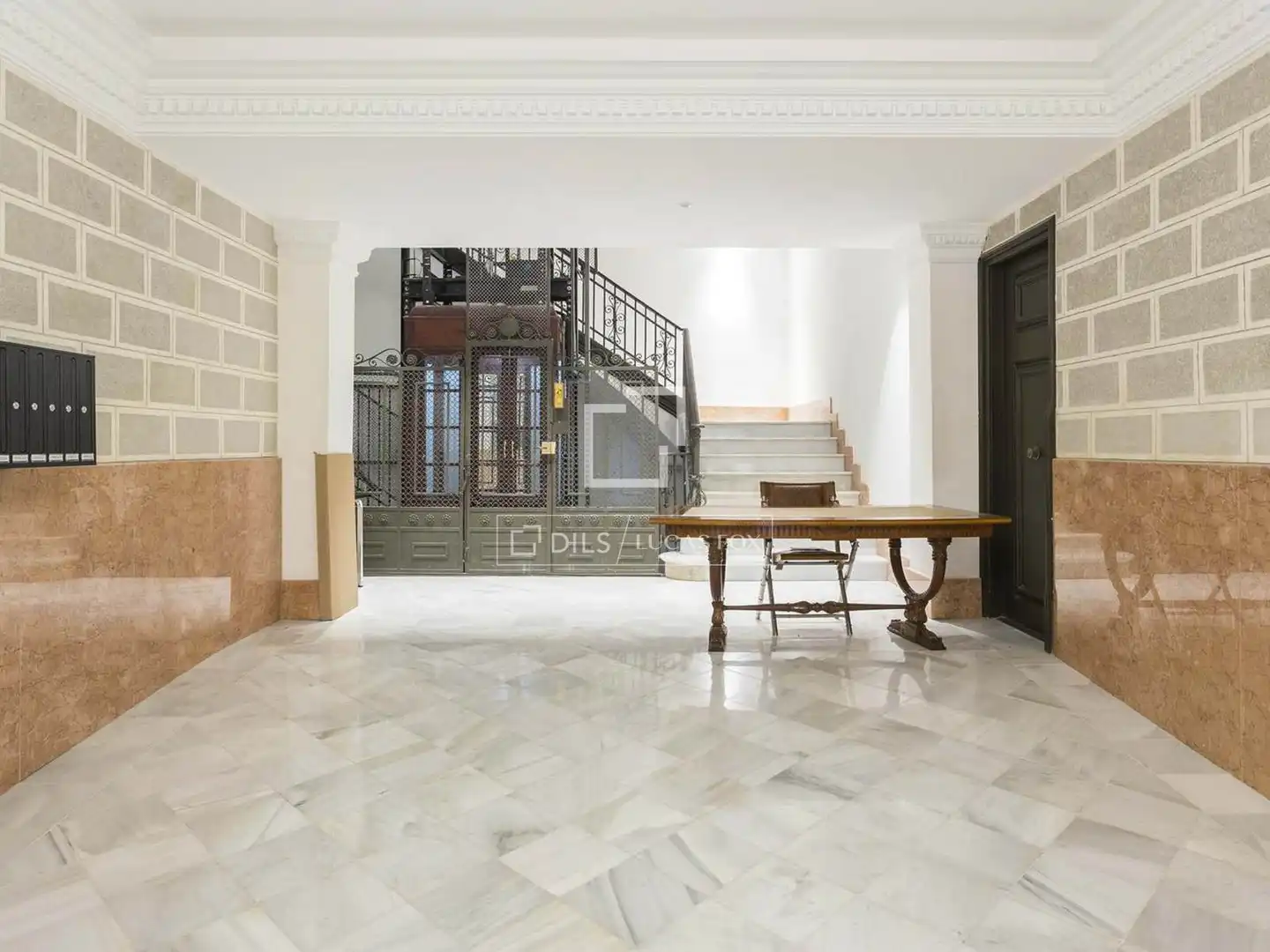 Flat for sale in Barcelona  with Air Conditioner, Heating and Parquet flooring