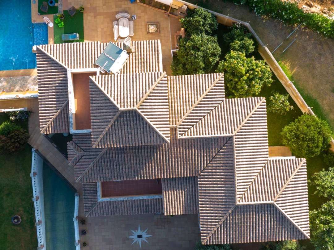 Vista exterior de Casa o xalet en venda en La Línea de la Concepción amb Aire condicionat, Calefacció i Traster