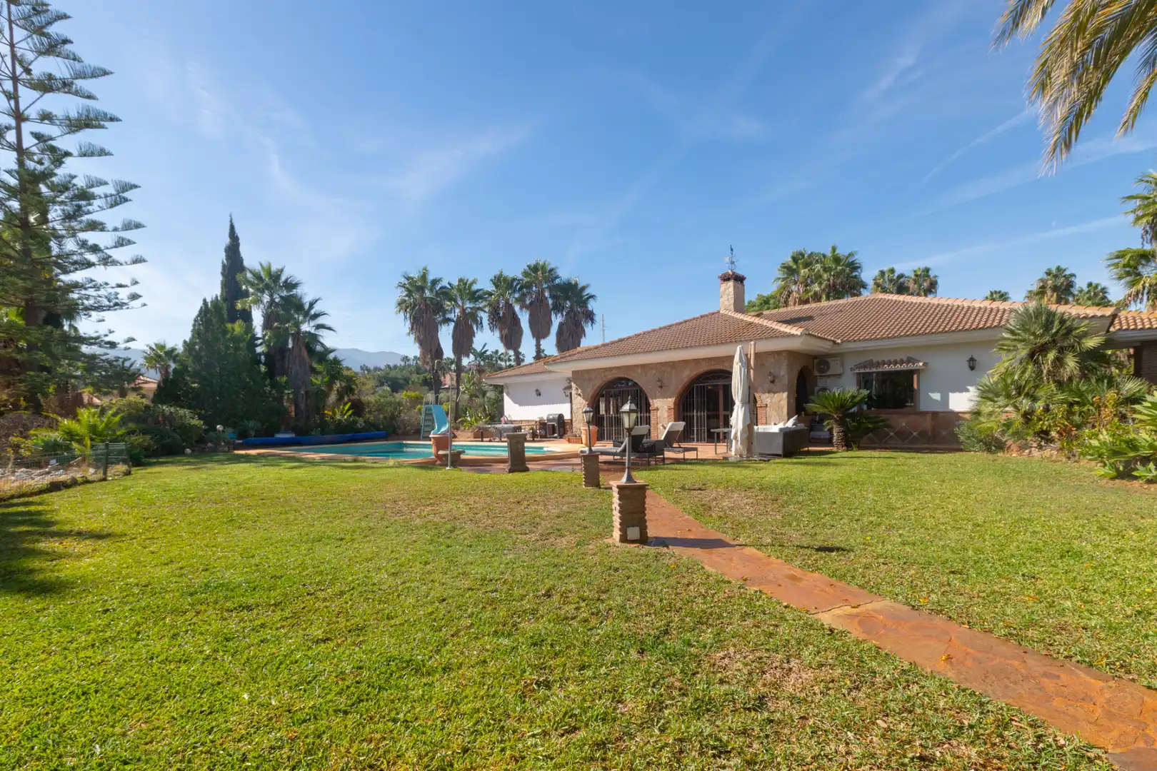 Jardín de Casa o chalet en venta en Alhaurín de la Torre con Aire acondicionado, Calefacción y Jardín privado