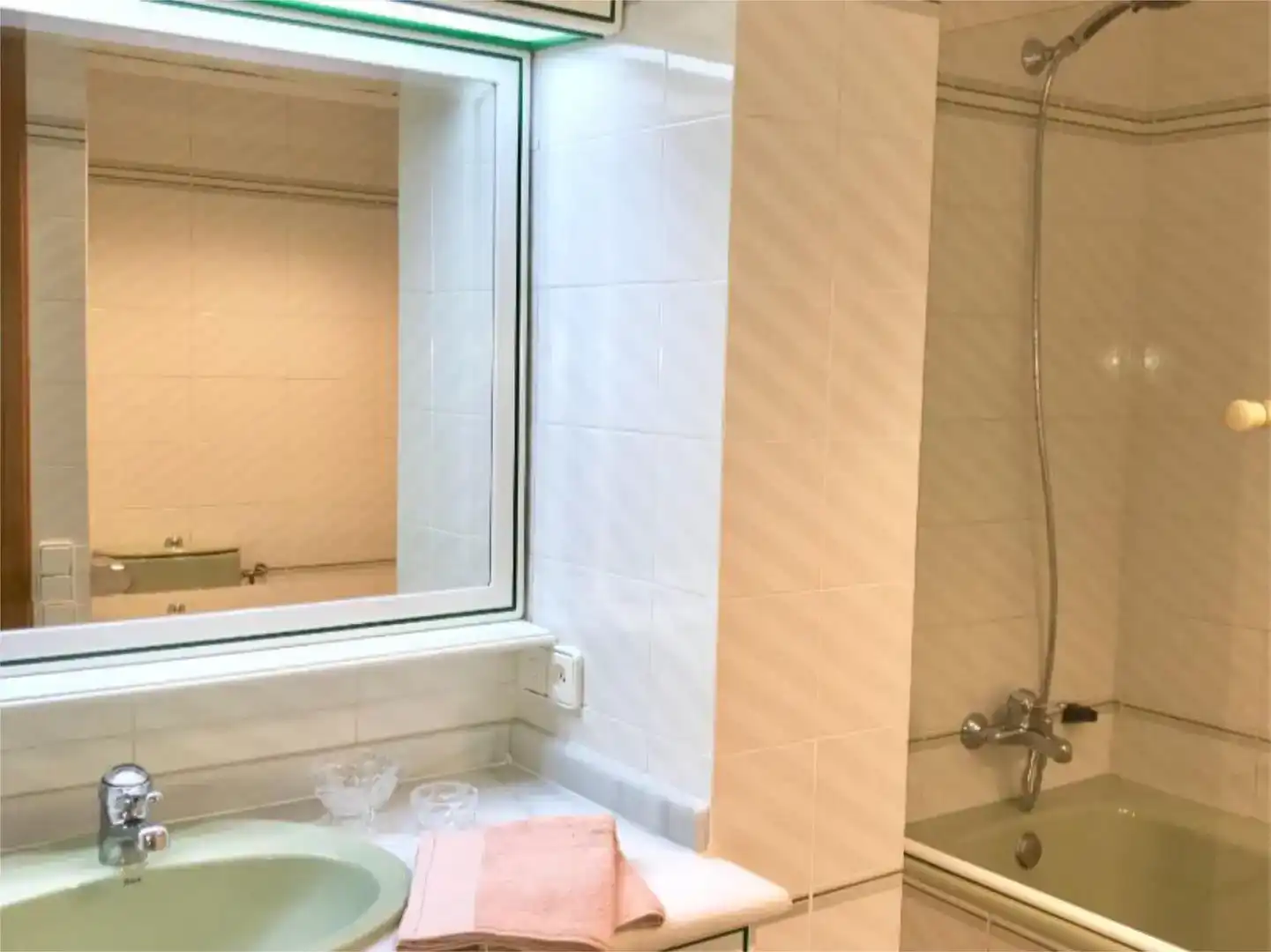 Badezimmer von Wohnung zur Miete in Gandia mit Klimaanlage und Balkon