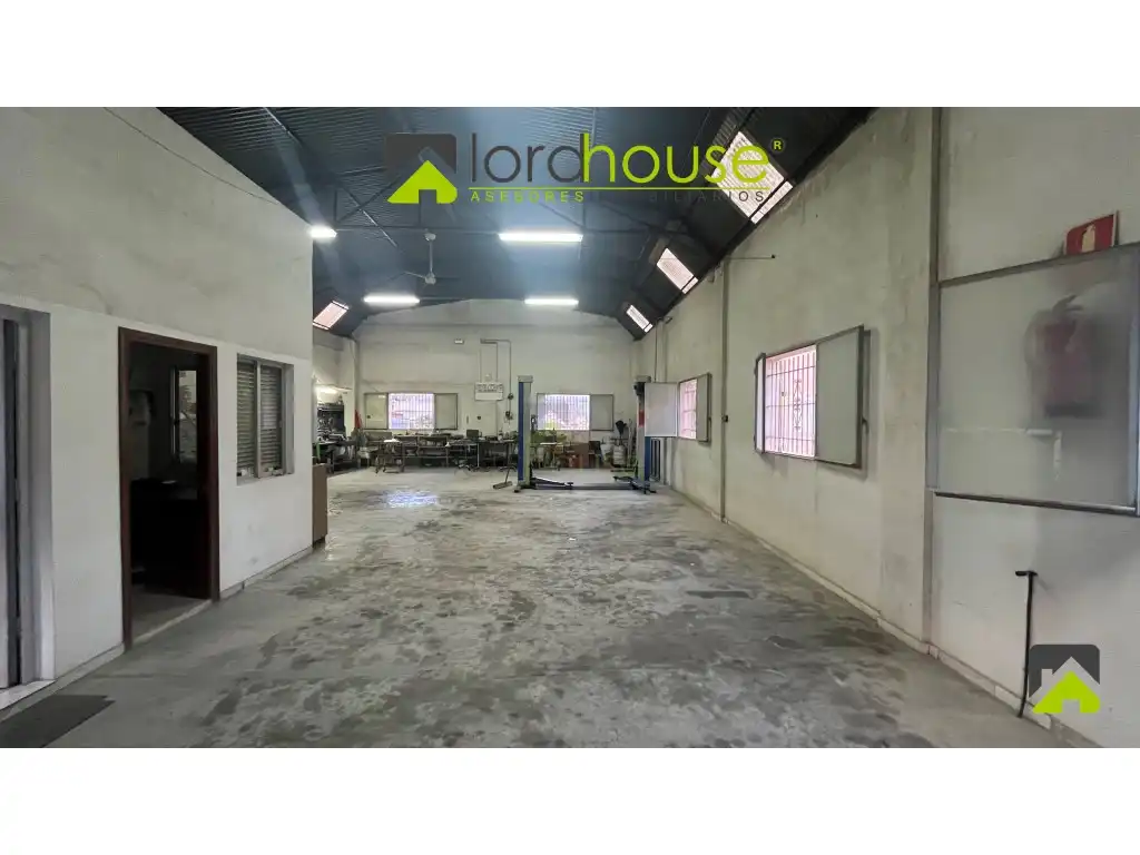 Nave industrial en venta en Lorca