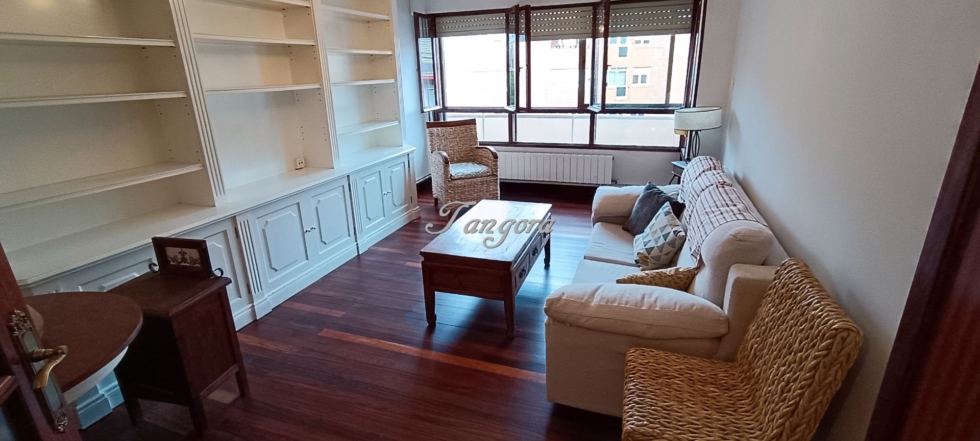 Sala d'estar de Pis de lloguer en Getxo  amb Calefacció, Parquet i Terrassa