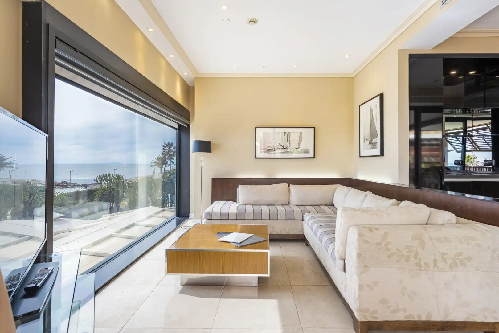 Sala de estar de Apartamento en venta en Marbella con Terraza, Piscina y Amueblado