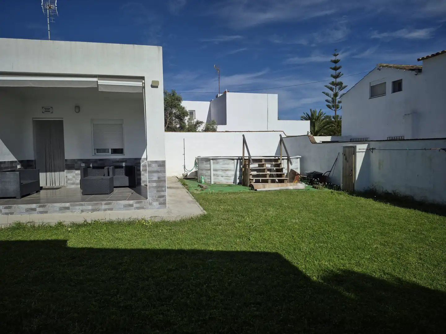 Garden of Buildings for sale in Barbate
