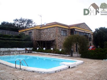 Detached house with pool for sale in Sierra de Fuentes
