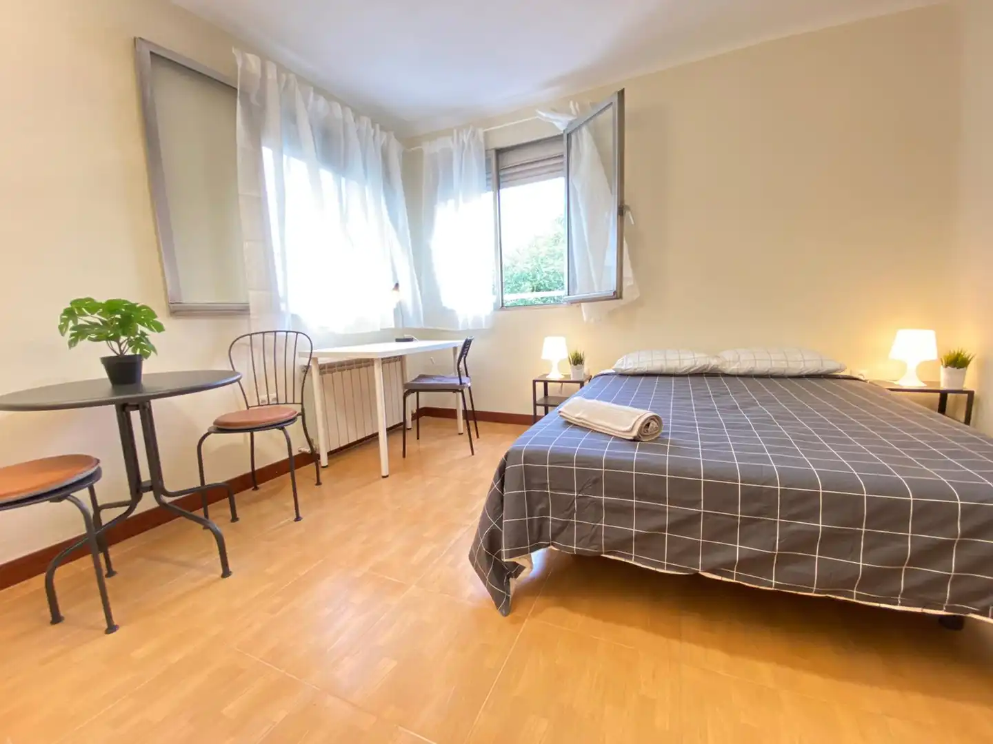 Room in Calle Pico de Alba, 1, Palomeras Bajas