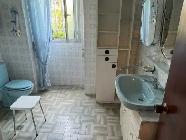 Baño de Piso de alquiler en Cangas  con Calefacción, Jardín privado y Amueblado