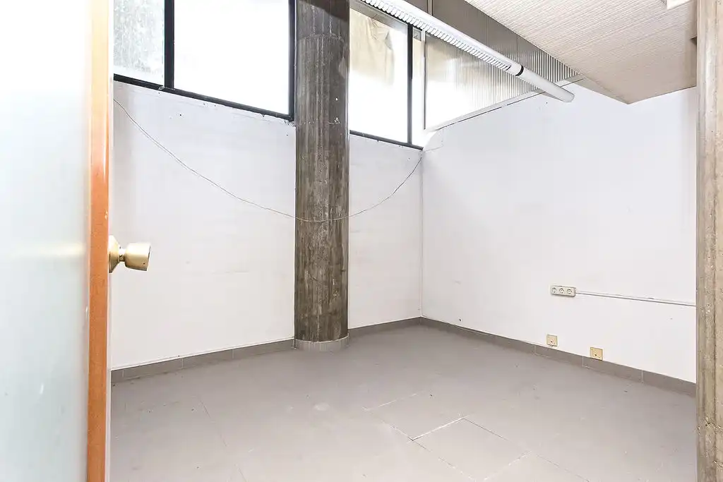 Gewerbefläche zum Verkauf in Av, Francesc Macià, imagen 25