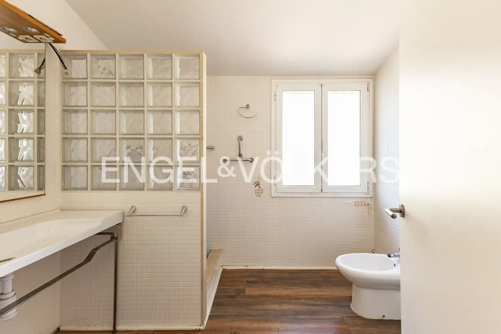 Baño de Piso en venta en Tona con Aire acondicionado, Calefacción y Parquet